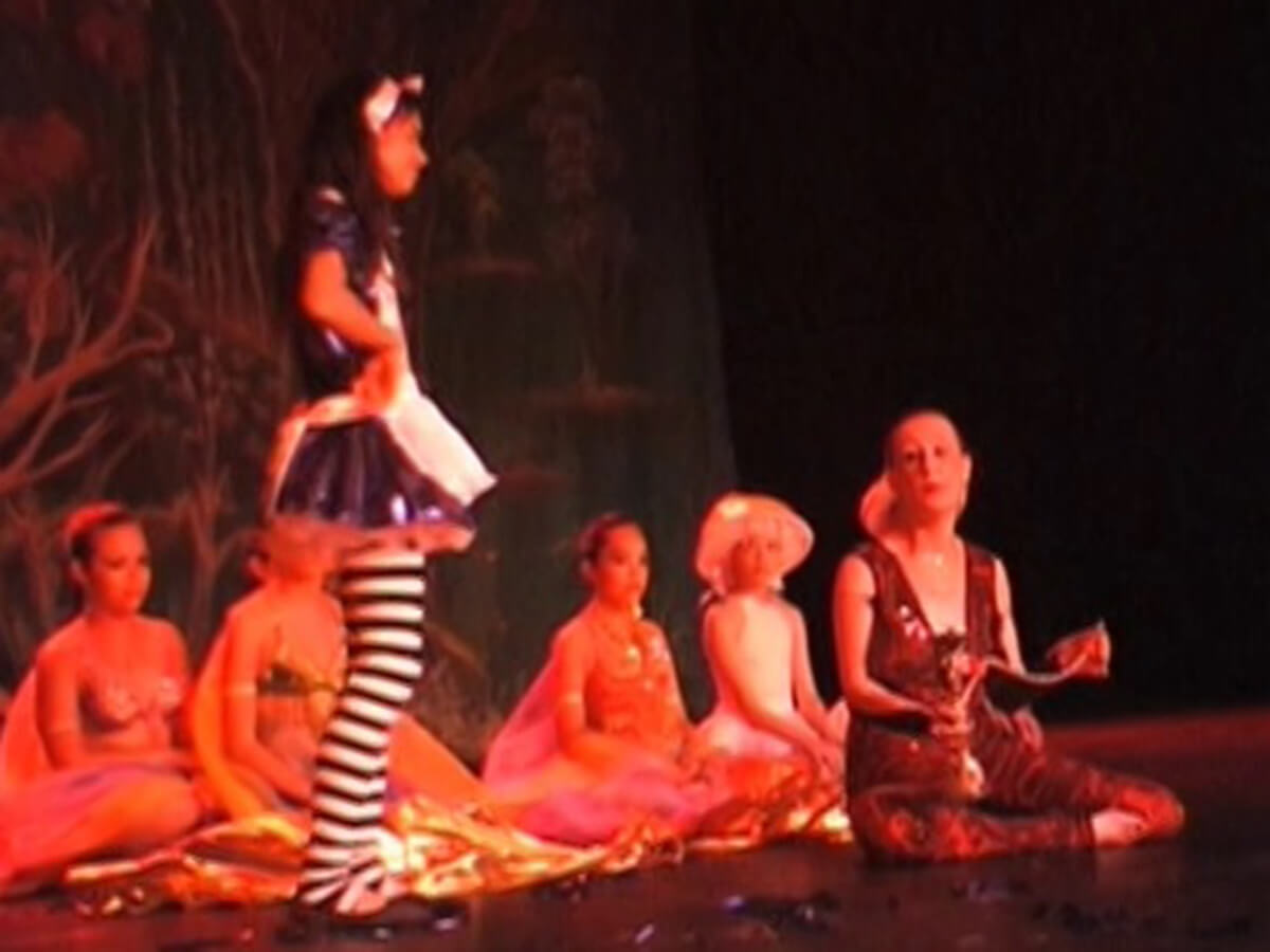 Alice no País das Maravilhas Performance